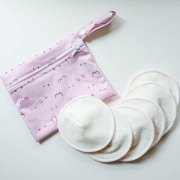 Waterproof baggie featuring a cute boob print. Comes with 6 washable bamboo nursing pads. 